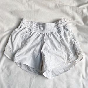 Lululemon 4 inch hotty hots in white